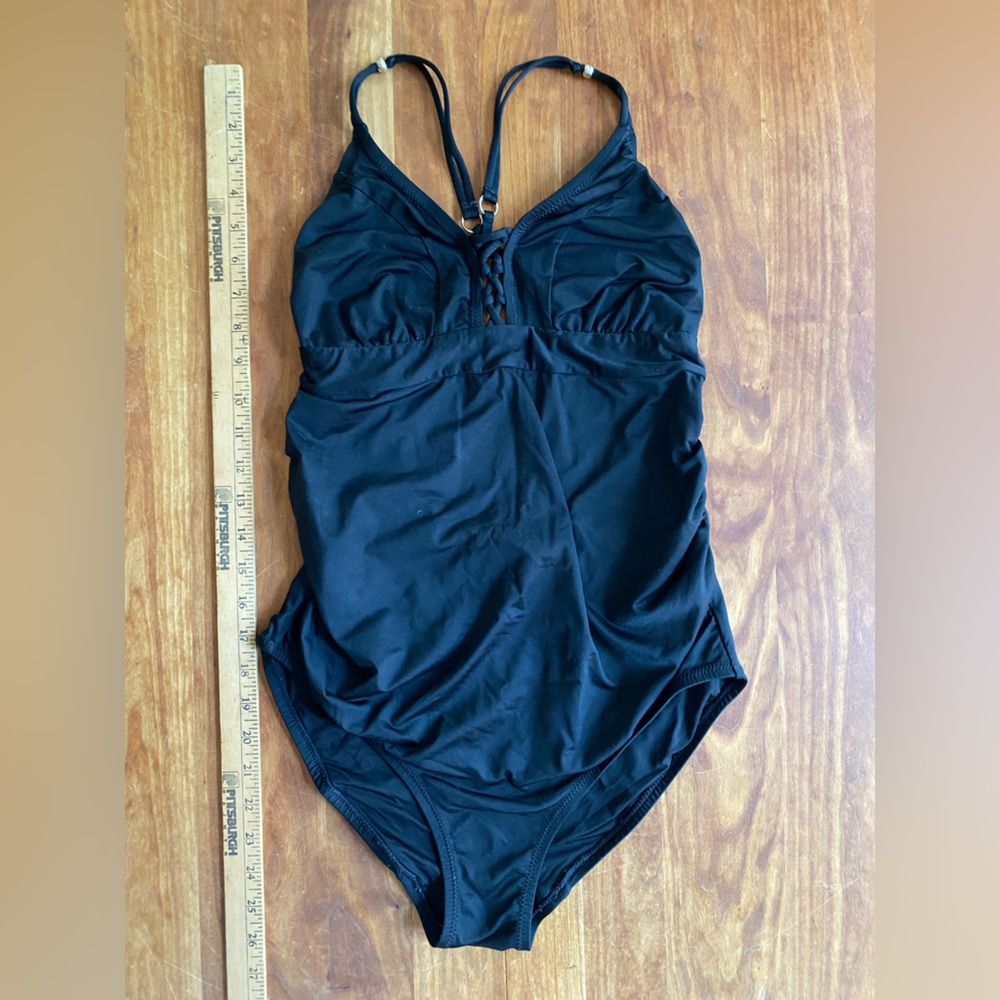 A pea in the pod one piece maternity swimsuit